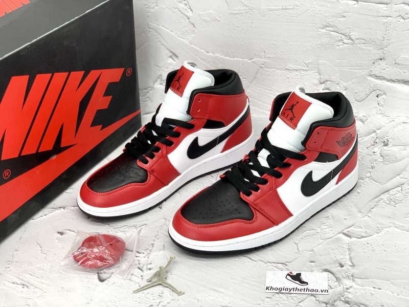 Há»™p Nike Air Jordan 1 Mid Chicago Toe