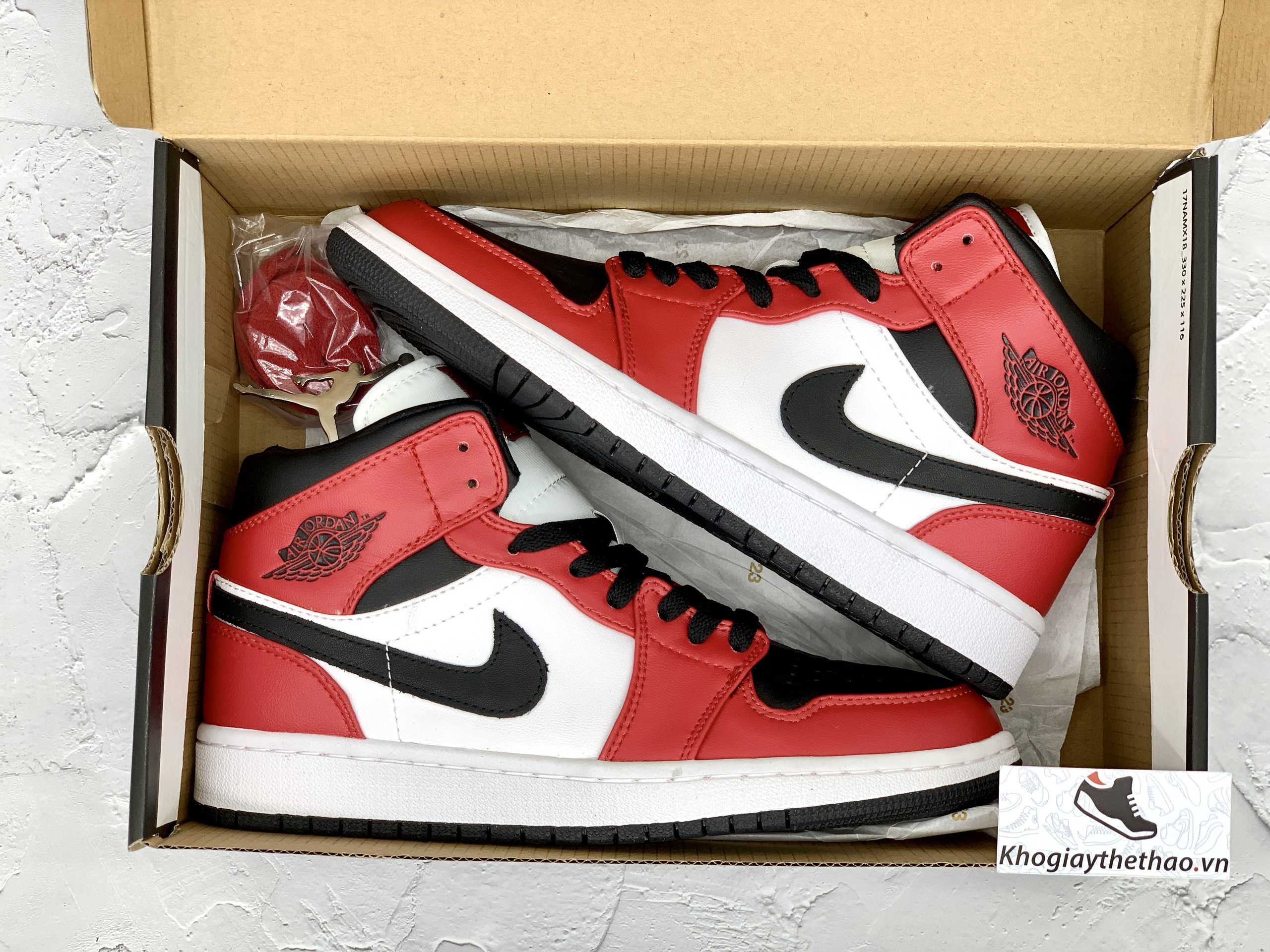 Phá»¥ Kiá»‡n Nike Air Jordan 1 Mid Chicago Toe